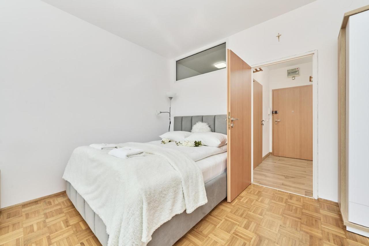 Apartments Wroclaw Legnicka By Noclegi Renters Экстерьер фото
